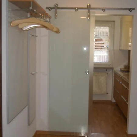 Apollo 44 لوكباد